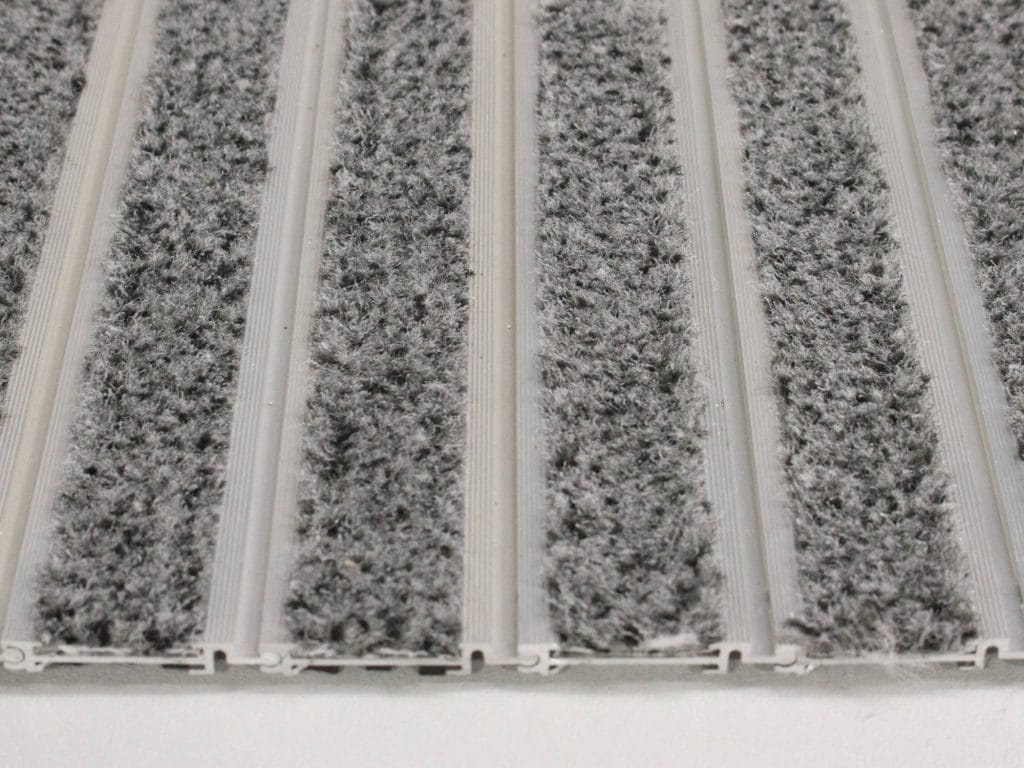 Modèle Insertion de tapis a filament de poils Modèle Insertion de tapis a filament de poils