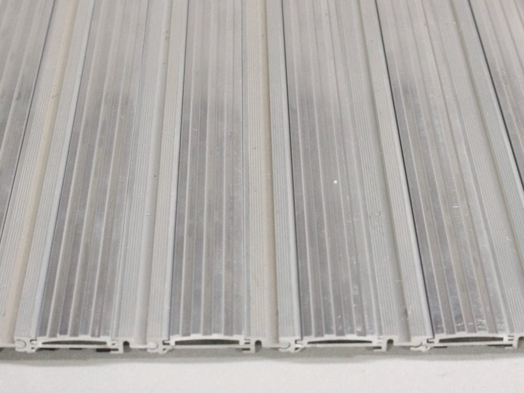 Modèle Insertion d'aluminium corrugé Modèle Insertion d'aluminium corrugé