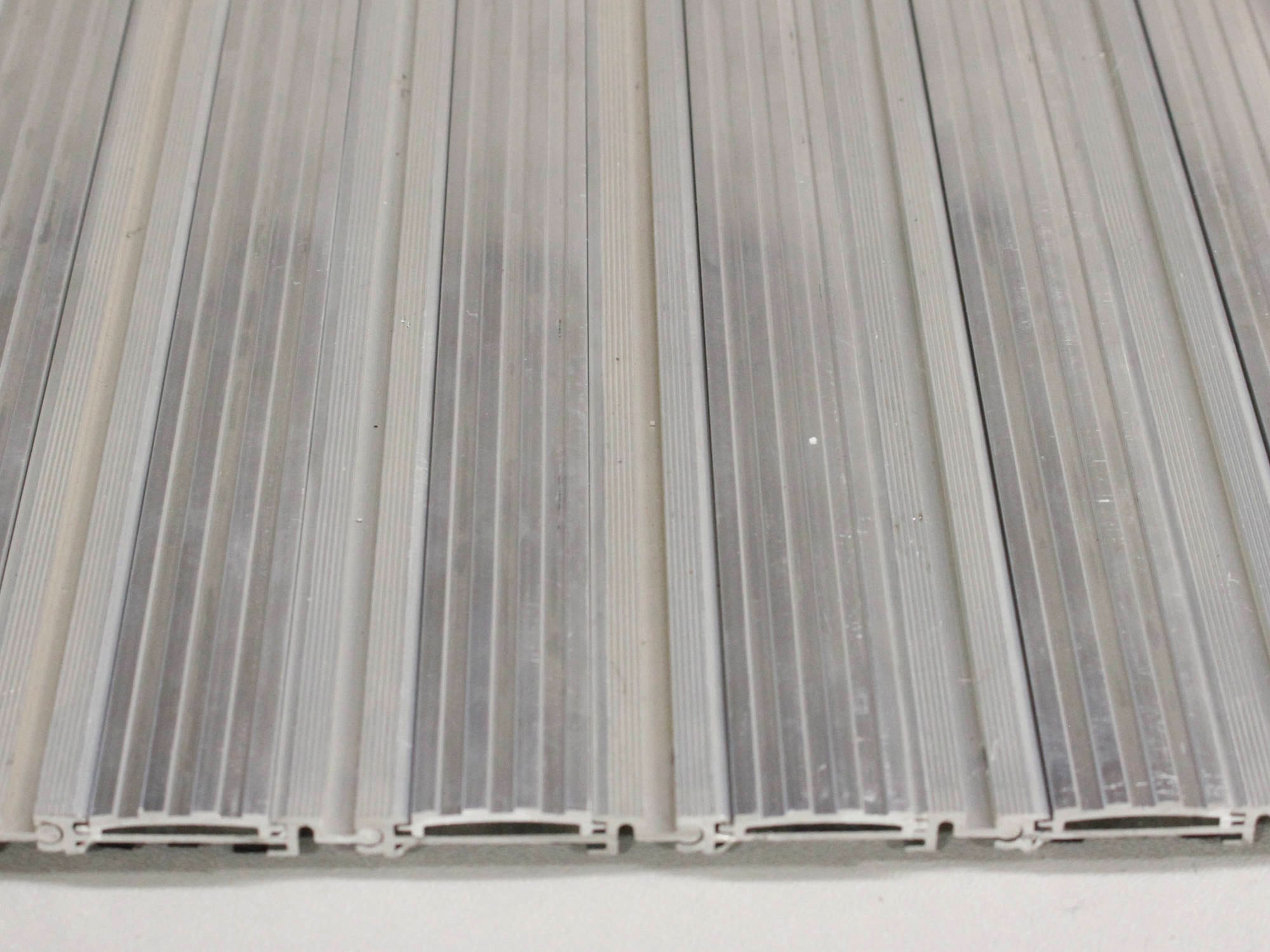 Modèle Insertion d'aluminium corrugé