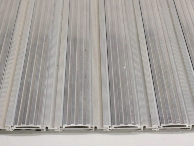 Modèle Insertion d'aluminium corrugé